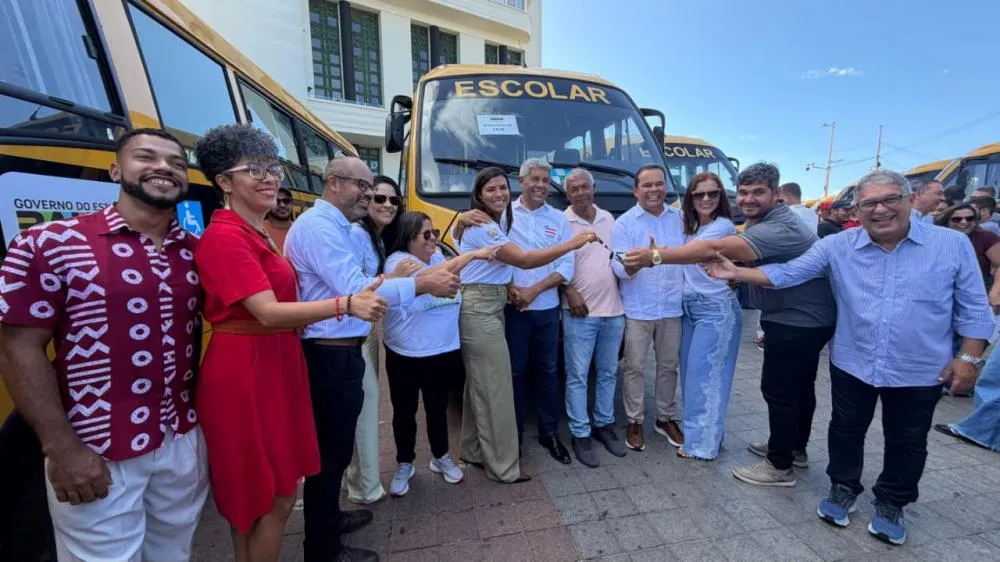Laje recebe novo ônibus escolar para reforçar frota e garantir mais segurança aos estudantes